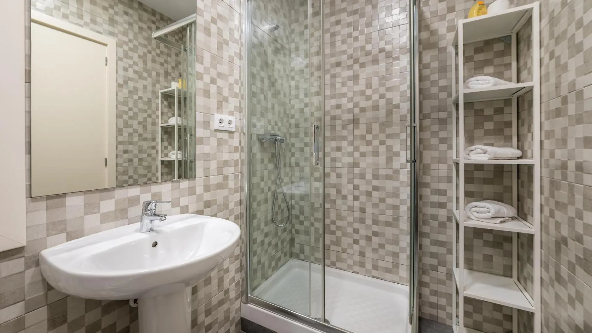 13Par1004 - Fabulous Apartment In The Heart Of Barcelona Spain