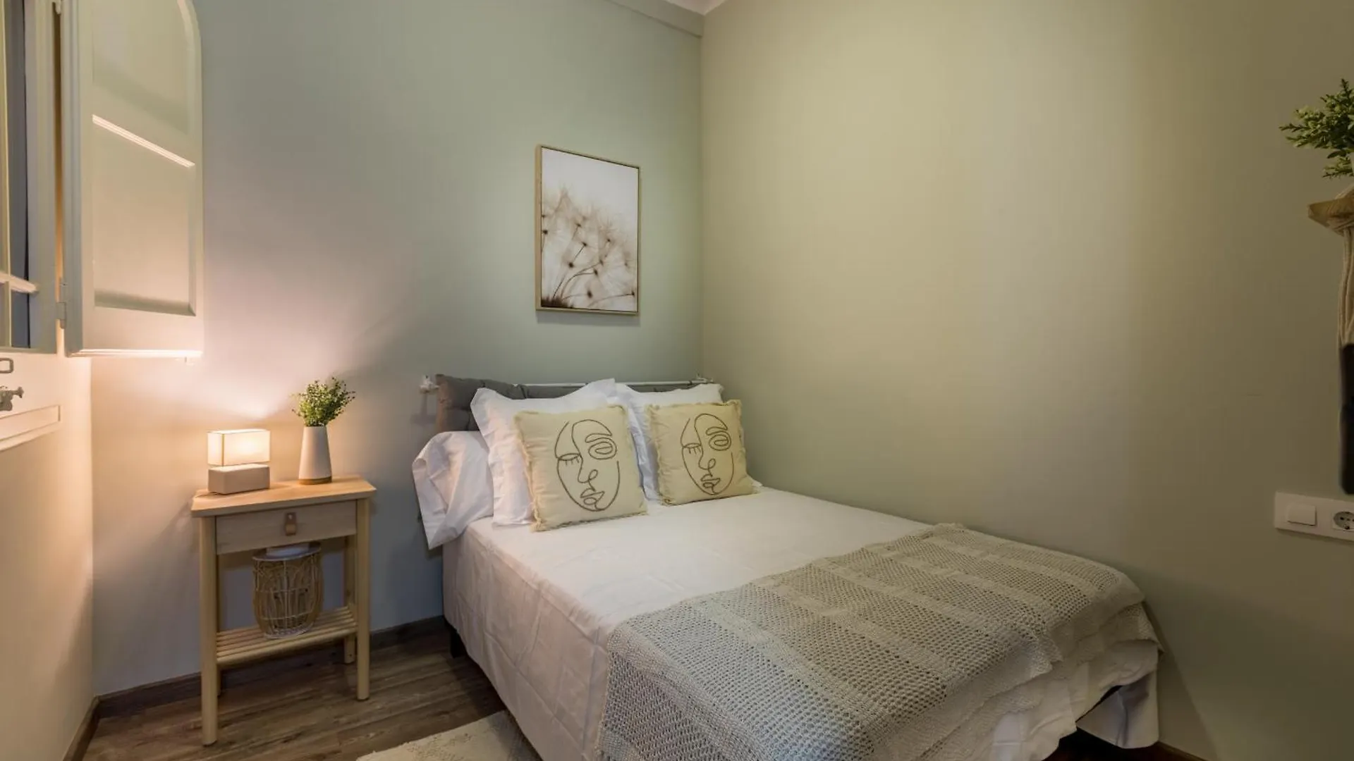 13Par1004 - Fabulous Apartment In The Heart Of Barcelona Spain