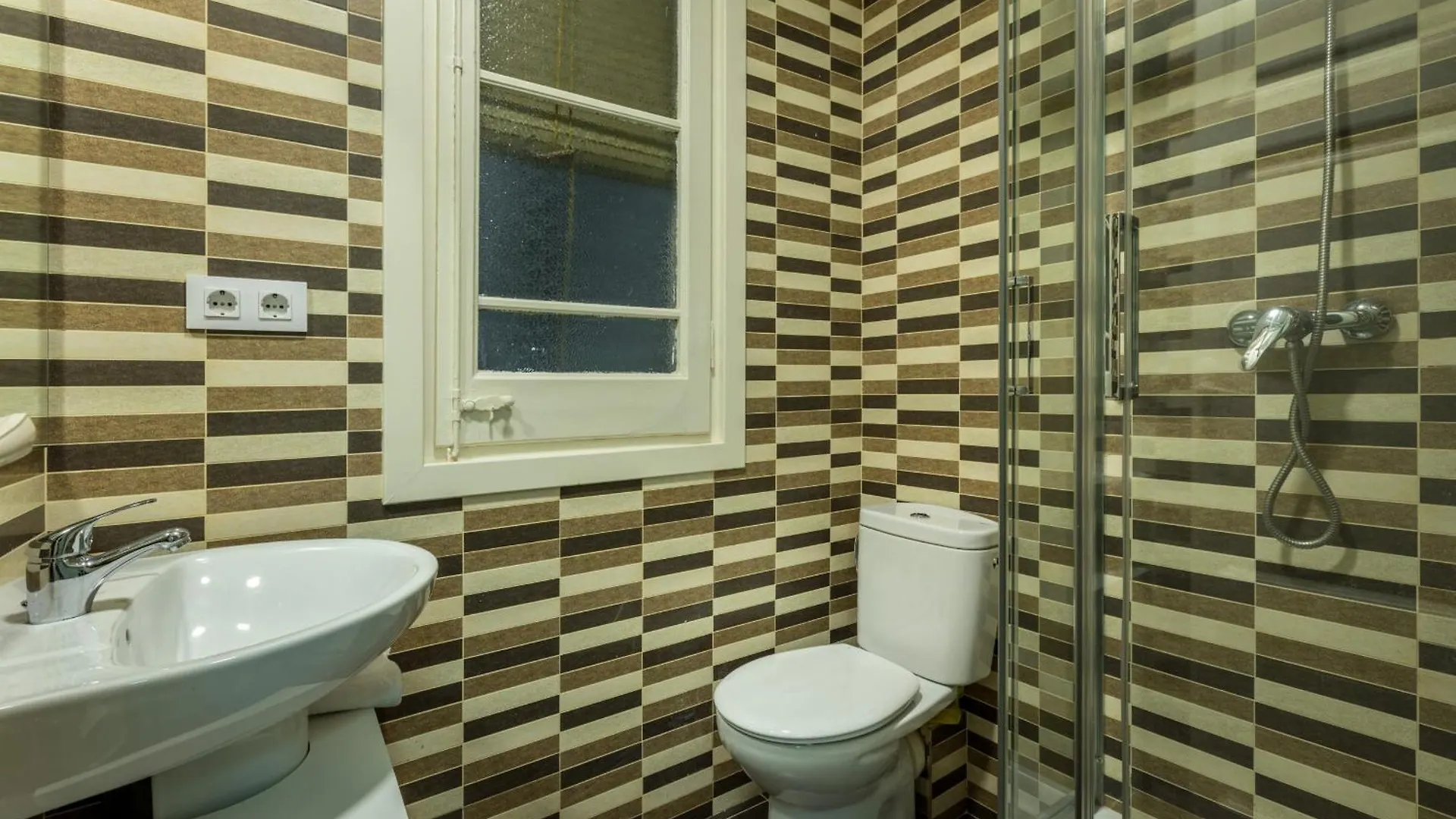 13Par1004 - Fabulous Apartment In The Heart Of Barcelona